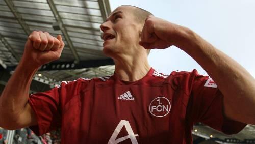 Er will die jungen Spieler in die Bundesliga führen: Peer Kluge, zum Regisseur aufgestiegen, verspricht, dem Club treu zu bleiben. Er will die jungen Spieler in die Bundesliga führen: Peer Kluge, zum Regisseur aufgestiegen, verspricht, dem Club treu zu bleiben.