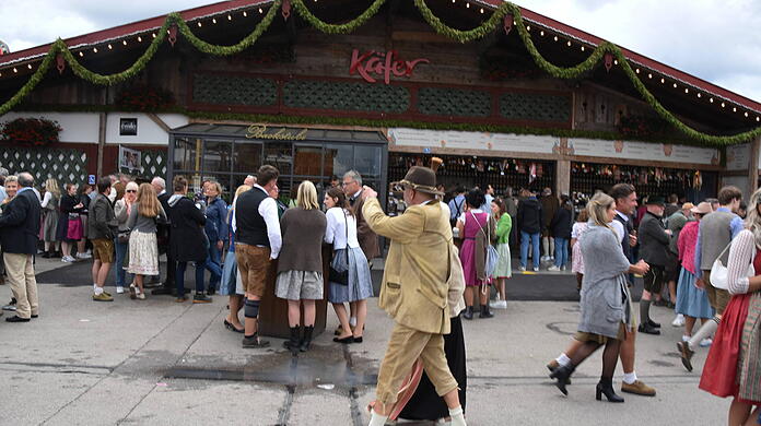 Der beliebteste Promi-Hotspot auf dem Oktoberfest: Käfers Wiesn-Schänke