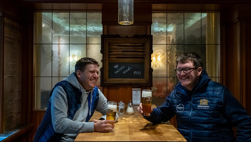 Die Neuen im Bayerischen Hof in Freising: Koch Timo Siller (l.) und Moritz Pfeifer. Die Neuen im Bayerischen Hof in Freising: Koch Timo Siller (l.) und Moritz Pfeifer.