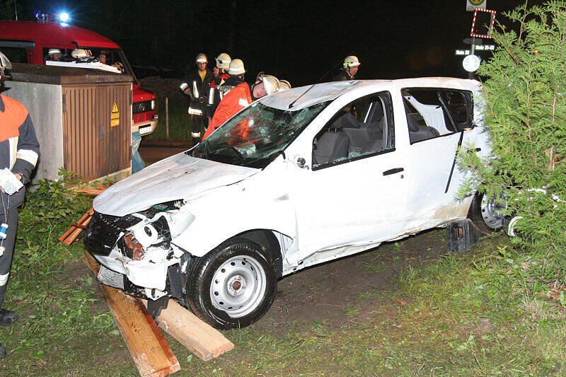 Schlimmer Unfall: Ein Mann fährt in die Priem und stirbt.
