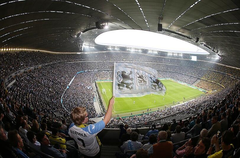 Die Fans des TSV 1860 werden gegen Nürnberg die Allianz Arena mit 60 000 Zuschauern füllen.