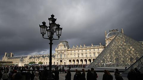 Mit den Sicherheitsvorkehrungen im Pariser Louvre soll es nicht zum Besten bestellt sein (Archivbild).