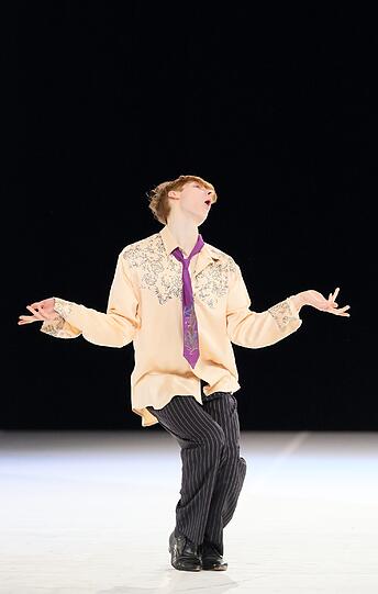 Szenen aus Pina Bauschs Choreographie "Die Kinder von gestern, heute und morgen" im Nationaltheater.