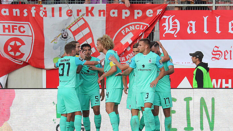 Der TSV 1860 gewinnt gegen Halle mit 2:0.