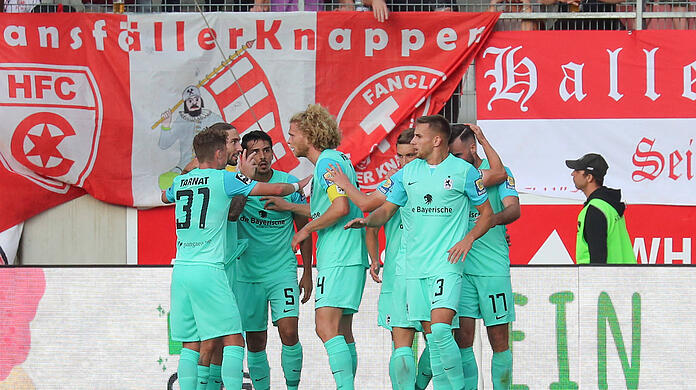 Der TSV 1860 gewinnt gegen Halle mit 2:0.