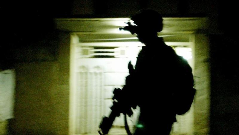 Ein US-Soldat während einer nächtlichen Patrouille im Irak. (Archivbild) Ein US-Soldat während einer nächtlichen Patrouille im Irak. (Archivbild)