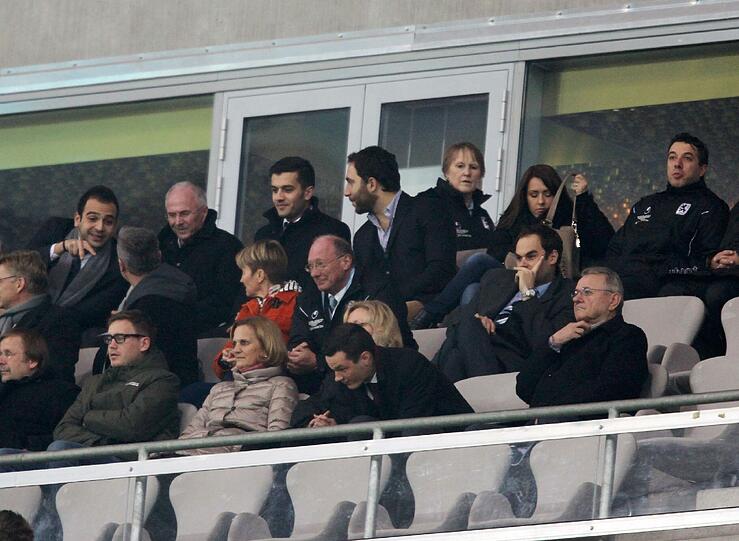 Sven-Göran Eriksson nimmt auf der Tribüne der Allianz Arena Platz, sieht das Spiel des TSV 1860 München gegen Paderborn