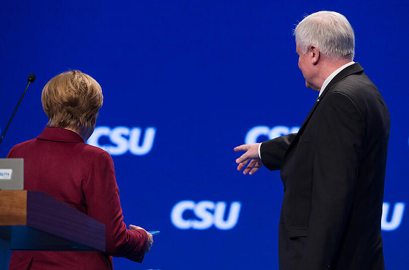 Szenen einer Polit-Ehe: Bundeskanzlerin Angela Merkel auf dem CSU-Parteitag in München.