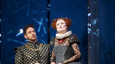 Zwei aus einem Spitzenteam: Matija Meic (Sir William Cecil) und Nadja Stefanoff (Elisabetta).