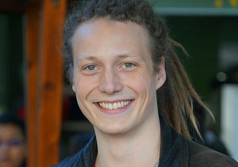 Student Lennart Bott findet, es sei schwierig in Münchner Parks Toiletten zu finden.