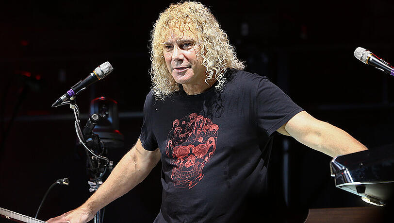 David Bryan leidet unter einer Covid-19-Infektion. David Bryan leidet unter einer Covid-19-Infektion.