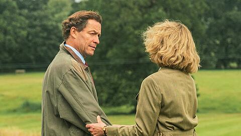 Dominic West als Prinz Charles und Olivia Williams als Camilla in Staffel fünf von "The Crown".