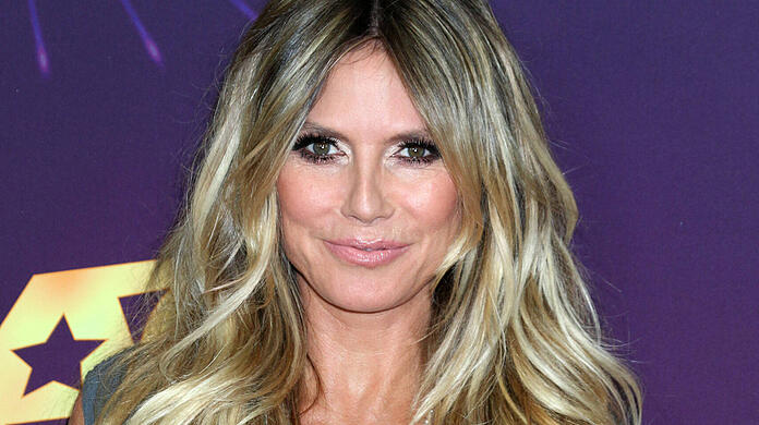 Heidi Klum zeigte sich in München bestgelaunt: Beim Tokio-Hotel-Auftritt auf dem "Superbloom Festival" oder auch schlendernd mit Ehemann Tom Kaulitz am Münchner Marienplatz.