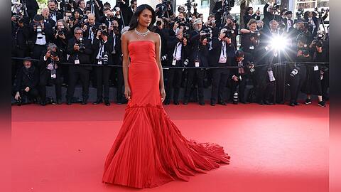 Simone Ashley bei der Weltpremiere von "Karma" in Cannes.