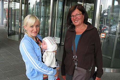 Baby Kate mit ihrer Mutter Luliia Menkovska