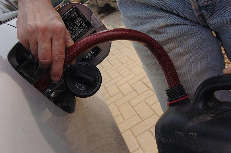 Ein Diesel-Dieb fiel der Polizei bei einer Verkehrskontrolle auf und wurde anschließend verhaftet.