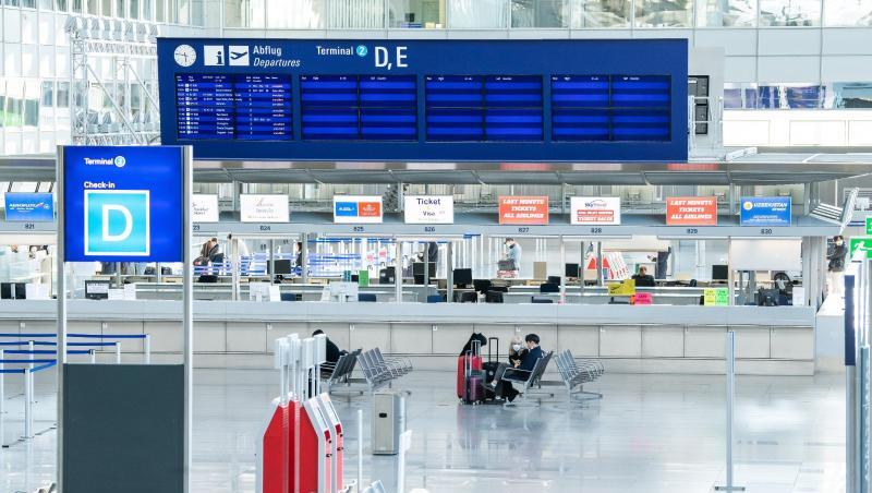 Der fast menschenleere Terminal 2 des Frankfurter Flughafens. Der fast menschenleere Terminal 2 des Frankfurter Flughafens.