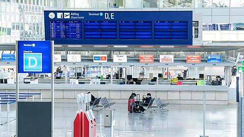 Der fast menschenleere Terminal 2 des Frankfurter Flughafens.