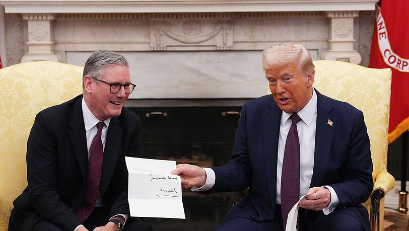 Der britische Premier Starmer überreichte US-Präsident Trump die Einladung zum Staatsbesuch bei einem Besuch im Weißen Haus. (Archivfoto)