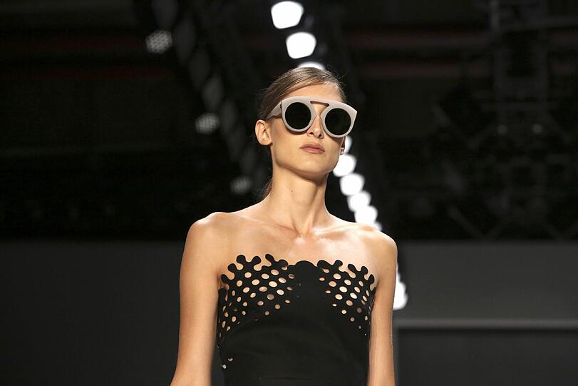 Die Mädchen dürfen auf dem Laufsteg nicht zimperlich sein: Bei der Fashion Week gibt's fast keine Show ohne (fast) nackte Brüste. Die Busenblitzer der sexy Models...