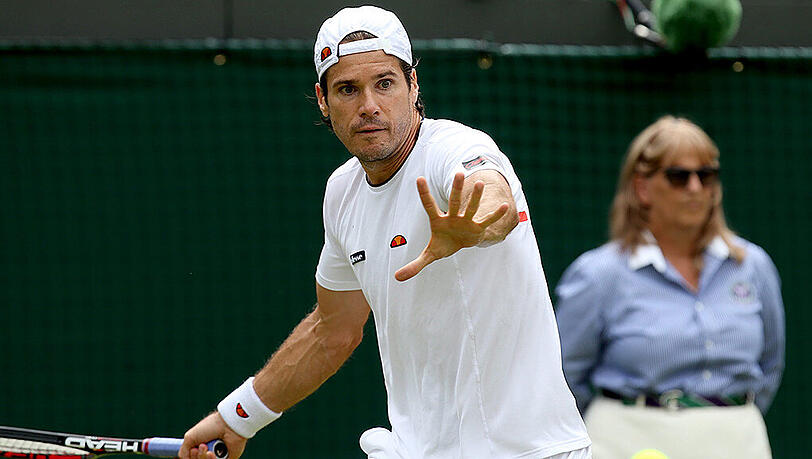 Nach zwei verkorksten Sätzen zeigte sich Tommy Haas in Wimbledon noch einmal von seiner besseren Seite. Nach zwei verkorksten Sätzen zeigte sich Tommy Haas in Wimbledon noch einmal von seiner besseren Seite.