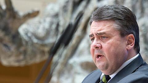 Ex-SPD-Chef Sigmar Gabriel sieht in von der Leyens EU-Kandidatur einen Grund für seine Partei, die Regierung zu verlassen.