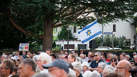 Die Menschenkette hatte die Israelitische Kultusgemeinde Nürnberg organisiert.