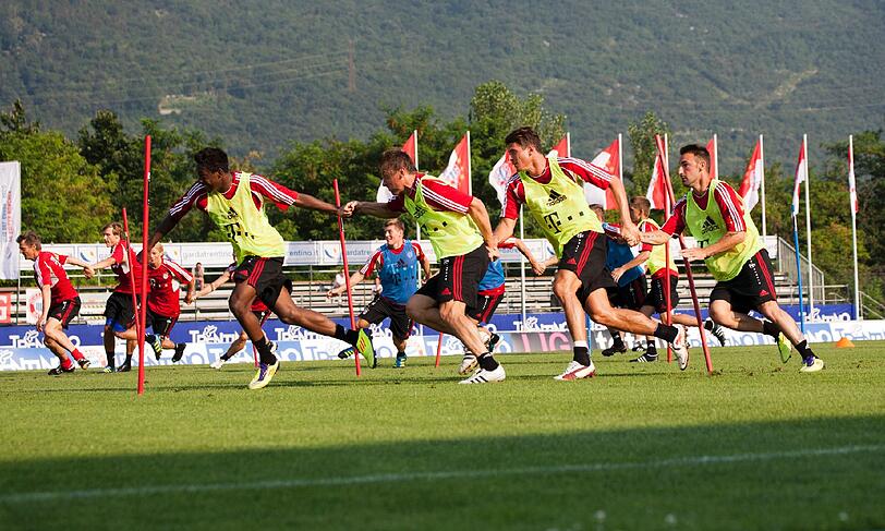 Bayern Training mit Spezial-Gast Uli Hoeneß: Die Bilder vom Gardasee