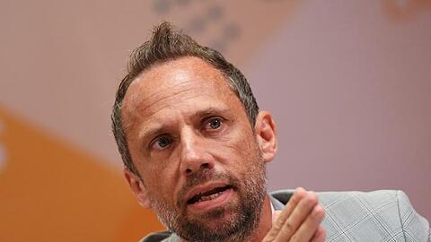 Der bayerische Umweltminister Thorsten Glauber (Freie Wähler) spricht bei einer Pressekonferenz. Foto: Angelika Warmuth/dpa/Archivbild