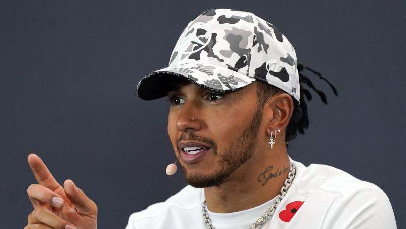 Lewis Hamilton ist auch zu den von ihm ungeliebten Einsätzen im Simulator bereit. Lewis Hamilton ist auch zu den von ihm ungeliebten Einsätzen im Simulator bereit.