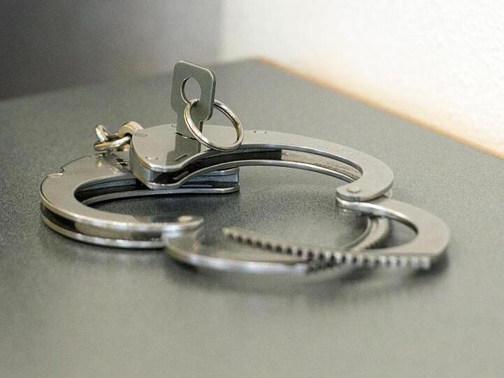 Im Missbrauchsfall von Bergisch Gladbach hat es im nordrhein-westfälischen Lünen eine achte Festnahme gegeben.