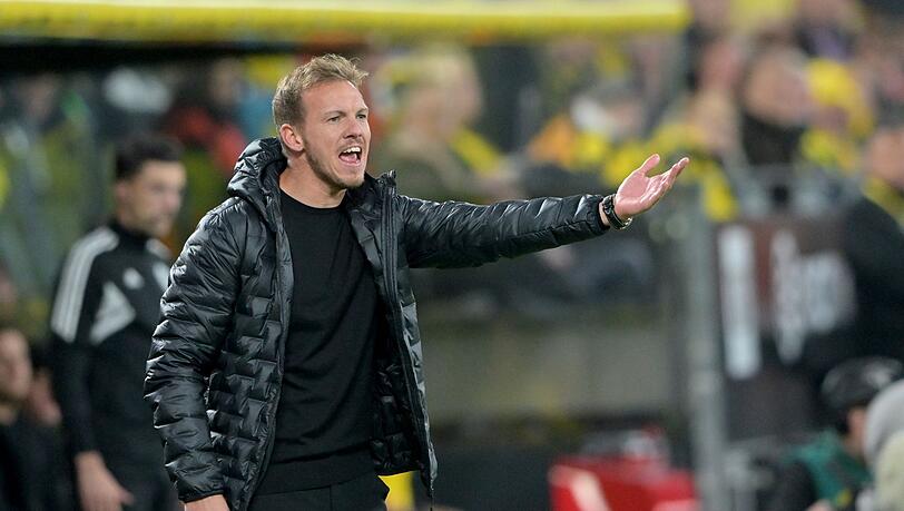 Münchens Trainer Julian Nagelsmann gibt taktische Anweisungen.