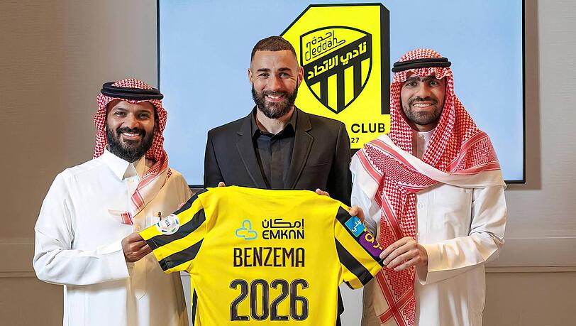 Der amtierende Ballon-d'Or-Gewinner Karim Benzema bei seiner Vorstellung in Saudi Arabien.