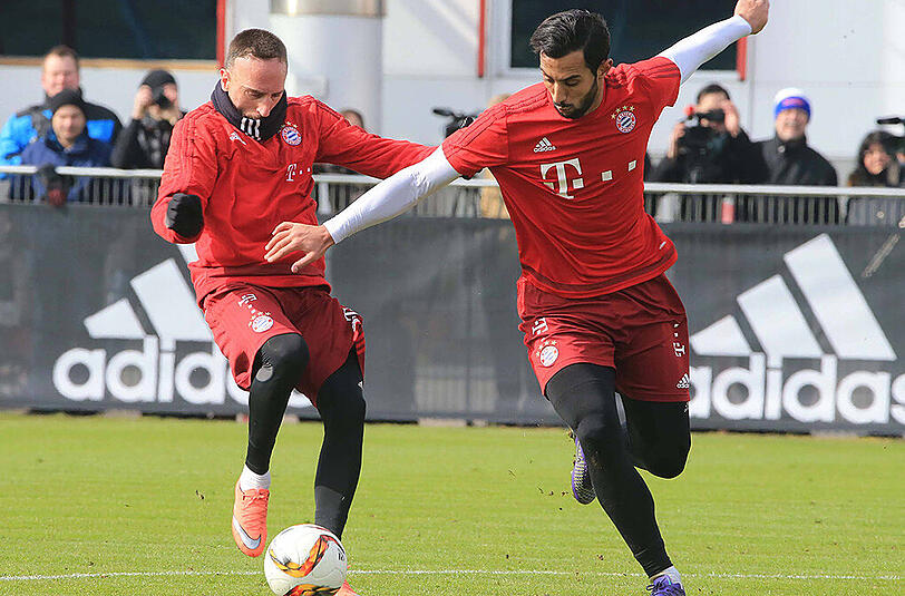 Franck Ribéry (l.) und Medhi Benatia im Bayern-Training am Dienstag.