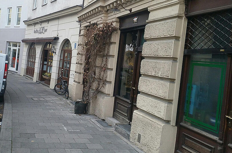 Der "verdächtige Gegenstand" stellte sich nach kurzer Zeit als Akku für eine Christbaum-Beleuchtung heraus.