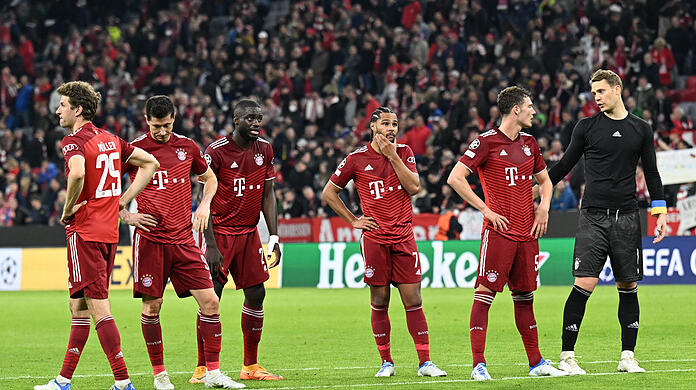 Der FC Bayern München ist aus der Champions League ausgeschieden: (v.l.) Thomas Müller, Robert Lewandowski, Dayot Upamecano, Serge Gnabry, Benjamin Pavard und Manuel Neuer.