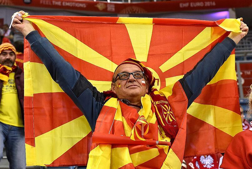 Schrille Outfits, skurrile Masken, schräge Typen, ausgelassene Stimmung: Bei der Handball-Europameisterschaft geben die Fans für ihre Teams tatsächlich alles. Die Bilder aus Polen...