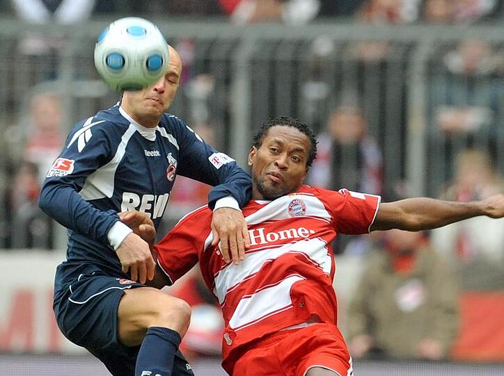 Zu oft zweiter Sieger: Bayerns Zé Roberto (r.) gegen Kölns Stürmer Nemanja Vucicevic.