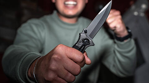 Die Polizei in M&uuml;nchen ermittelt gegen einen Mann, der einen 44-J&auml;hrigen mit einem Messer bedroht haben soll. (Symbolbild)