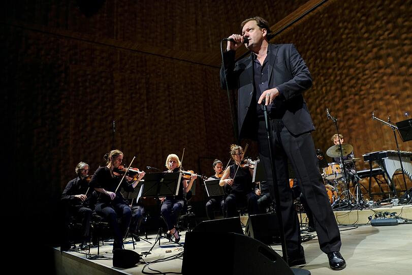Charly Hübner bei einer Probe zu seiner &bdquo;Winterreise&ldquo; im Kleinen Saal der Hamburger Elbphilharmonie.