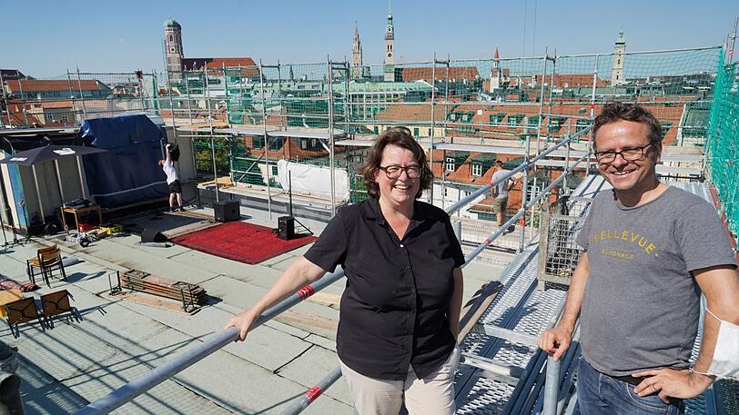 Projektleiterin Barbara Bergau und Bellevue-di-Monaco-Sprecher Grisi Ganzer sind stolz auf den neuen Sportplatz &ndash; obwohl der noch nicht fertig ist.