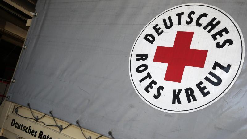 Das Logo des Deutschen Roten Kreuzes auf einem Lkw. Foto: Wolfgang Kumm/Archivbild Das Logo des Deutschen Roten Kreuzes auf einem Lkw. Foto: Wolfgang Kumm/Archivbild