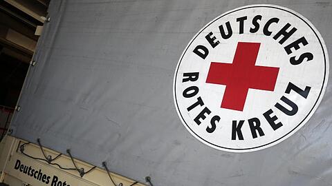 Das Logo des Deutschen Roten Kreuzes auf einem Lkw. Foto: Wolfgang Kumm/Archivbild