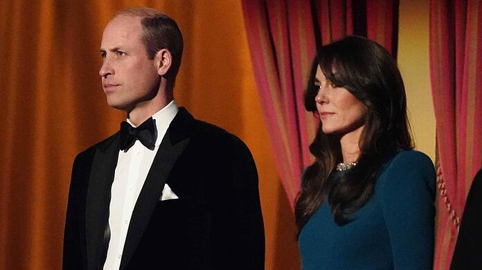 El príncipe William y la princesa Kate en "Actuación de variedad real".