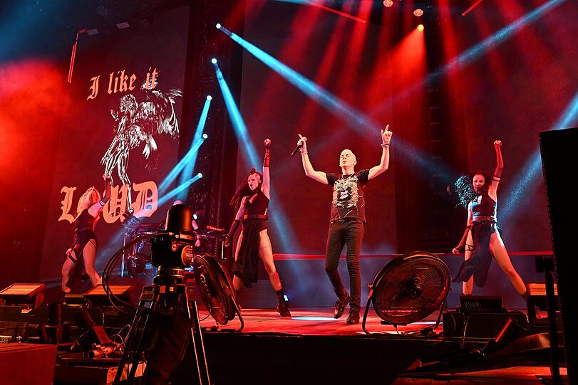 Die drei Jungs von Scooter zeigten auf der "Thirty, Rough and Dirty" Tour, dass ihr millionenfach verkaufter Party-Techno seit 30 Jahren zeitlos angesagt ist.
