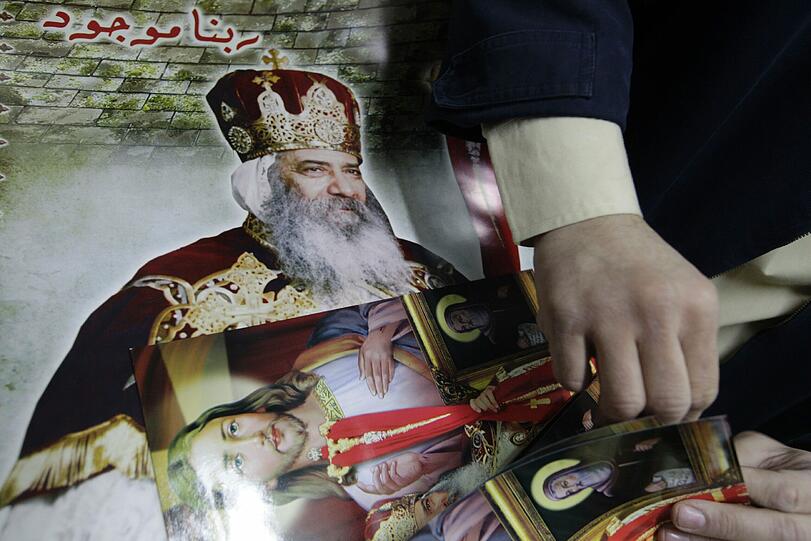 Die größte christliche Gemeinde im Nahen Osten hat ihr Oberhaupt verloren. Papst Schenuda III. starb am Samstag im Alter von 88 Jahren. Ägyptens Kopten nehmen Abschied von ihrem Patriarchen.