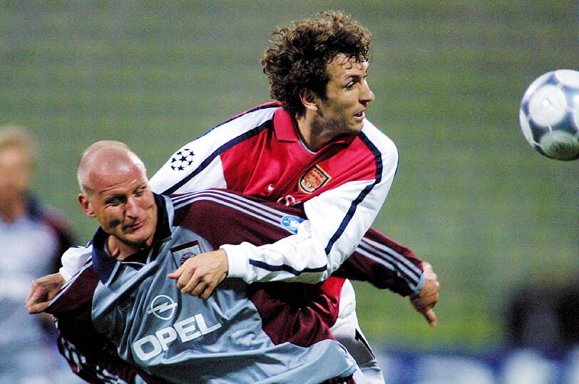 Am 6. Spieltag der Zwischenrunde 2000/2001 kreuzten sich erneut die Klingen zwischen Bayern und Arsenal. Vor 58.000 Zuschauern im Olympiastadion gab es viel Kampf.
