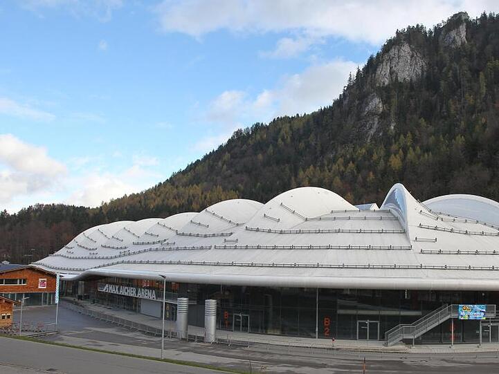 Die Eislaufhalle Max Aicher Arena in Inzell. Foto: picture alliance / Karl-Josef Hildenbrand/dpa/Archivbild