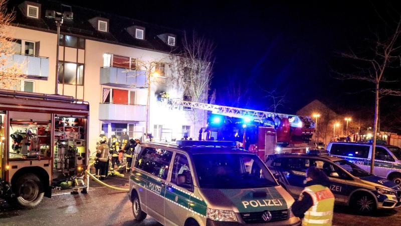 Einsätzkräfte sind in der Nacht am Ankerzentrum zu sehen. Foto: Ferdinand Merzbach/dpa/Archivbild Einsätzkräfte sind in der Nacht am Ankerzentrum zu sehen. Foto: Ferdinand Merzbach/dpa/Archivbild