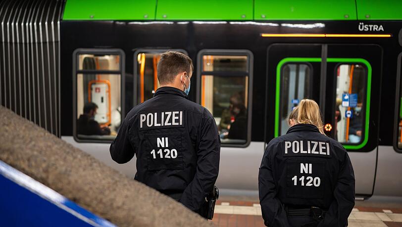 Die Polizei nahm den 17-Jährigen im Hauptbahnhof Hannover fest.